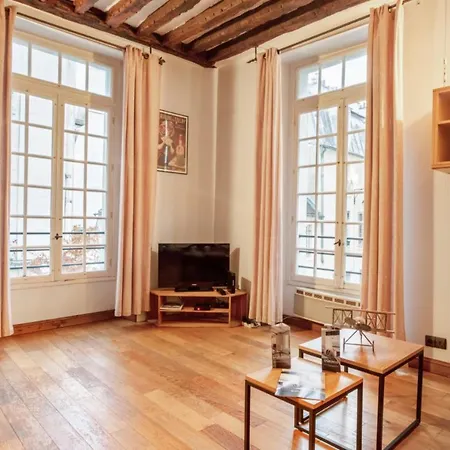 Appartamento Typical And Cosy Flat At The Heart Of Marais In - Welkeys Parigi